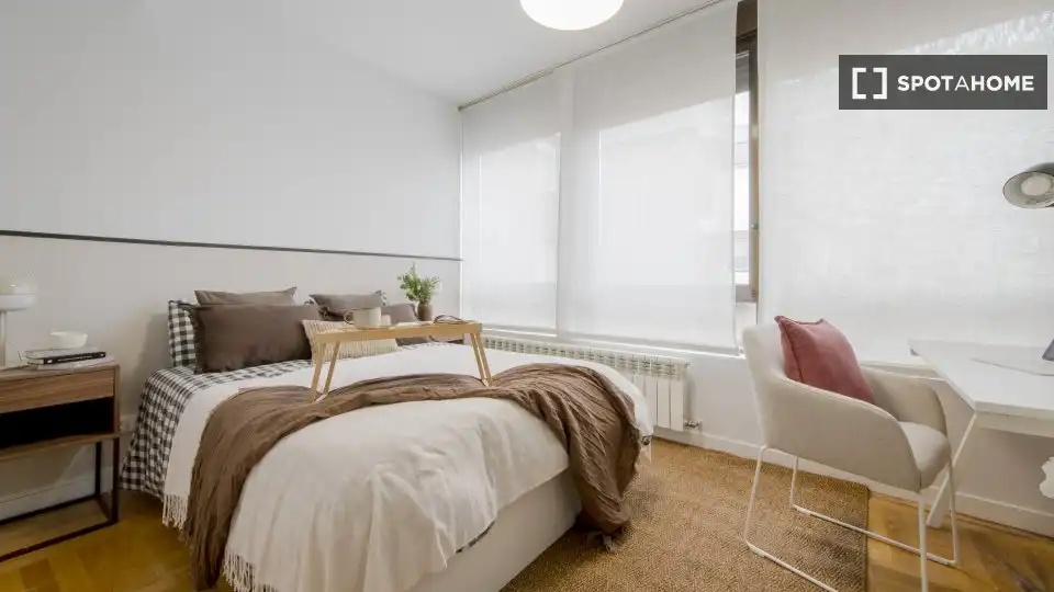 Bedroom of Flat for rent in Madrid  with Air Conditioner, Heating and Furnished