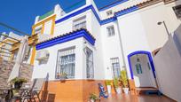 Vista exterior de Casa adosada en venda en Castilleja de la Cuesta amb Aire condicionat, Calefacció i Parquet