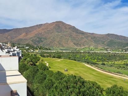 Vista exterior de Apartament en venda en Estepona amb Aire condicionat i Terrassa