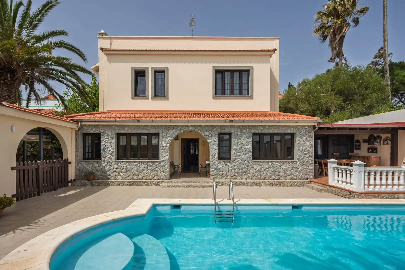 Vista exterior de Casa o xalet en venda en Santa Brígida amb Aire condicionat, Calefacció i Jardí privat