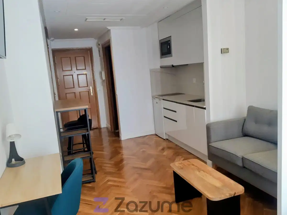 Cocina de Estudio de alquiler en Madrid con Aire acondicionado, Calefacción y Parquet