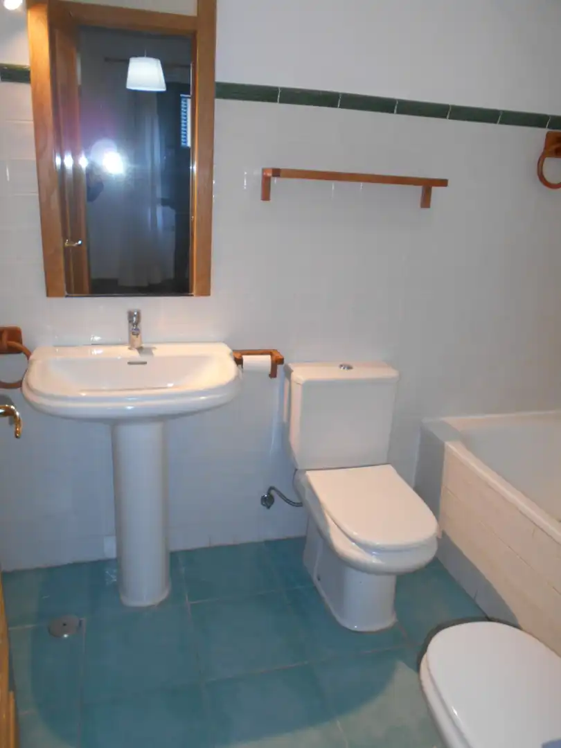 Baño de Piso en venta en Chiloeches con Calefacción y Amueblado
