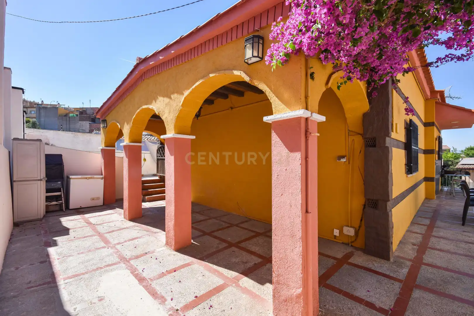 Exterior view of Houses for sale in Sant Vicenç Dels Horts  with Air Conditioner, Private garden and Storage room