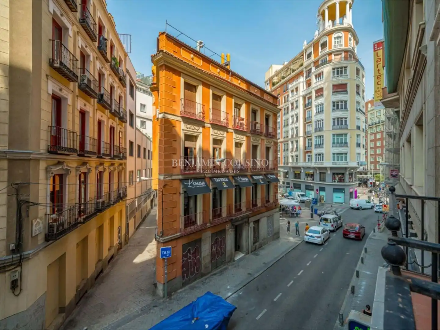 Vista exterior de Piso en venta en Madrid con Balcón