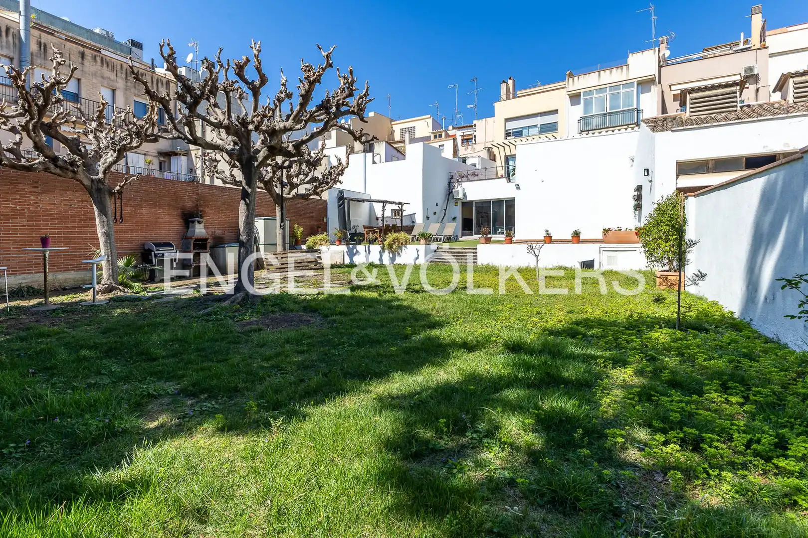 Vista exterior de Casa o xalet en venda en Mataró amb Aire condicionat, Calefacció i Jardí privat