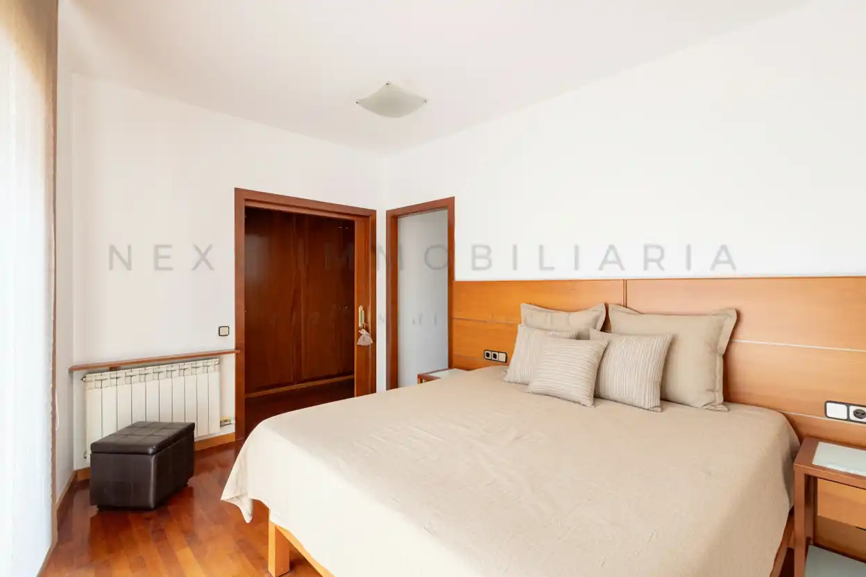 Habitación de Casa adosada en venta en Sabadell con Aire acondicionado, Calefacción y Parquet
