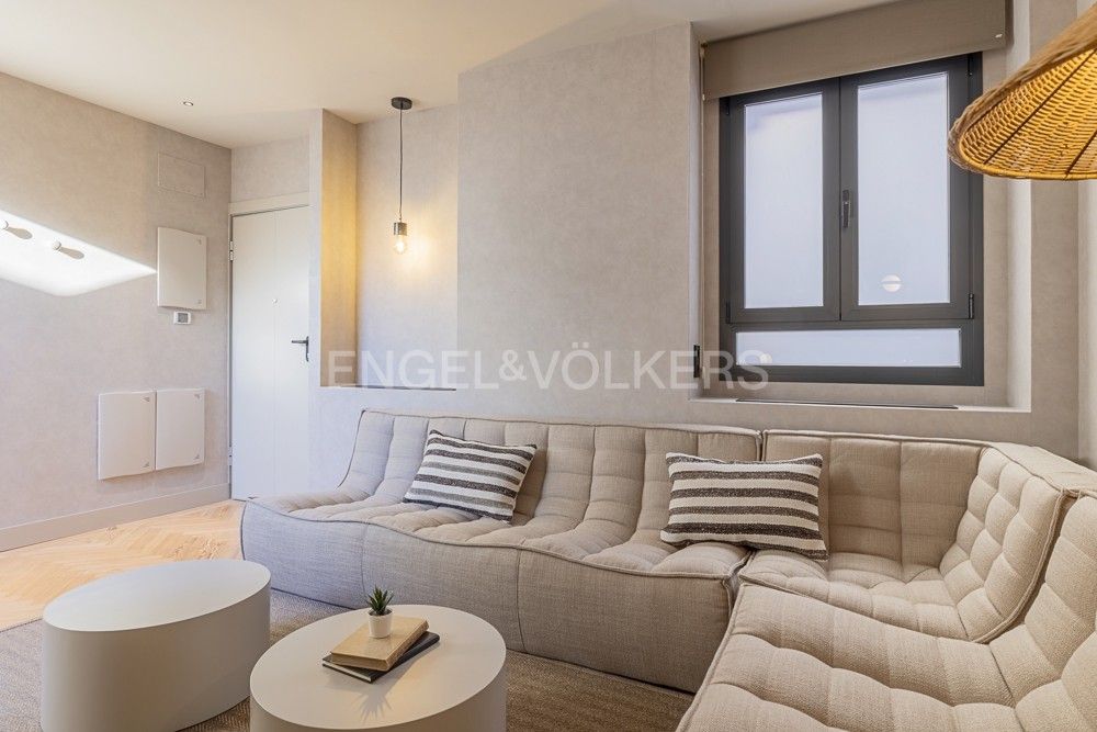 Sala de estar de Apartamento de alquiler en  Madrid Capital con Aire acondicionado, Calefacción y Amueblado