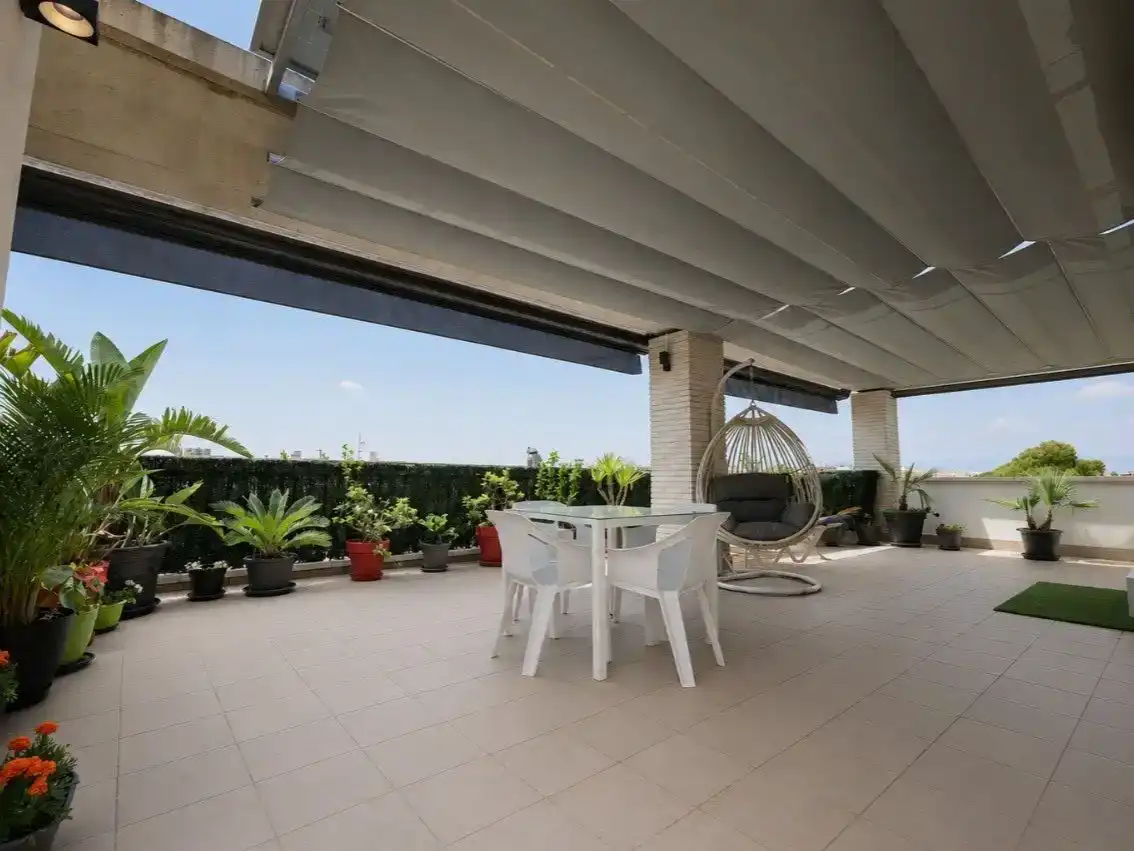Terrasse von Wohnung zum Verkauf in Salou mit Klimaanlage, Schwimmbad und Balkon