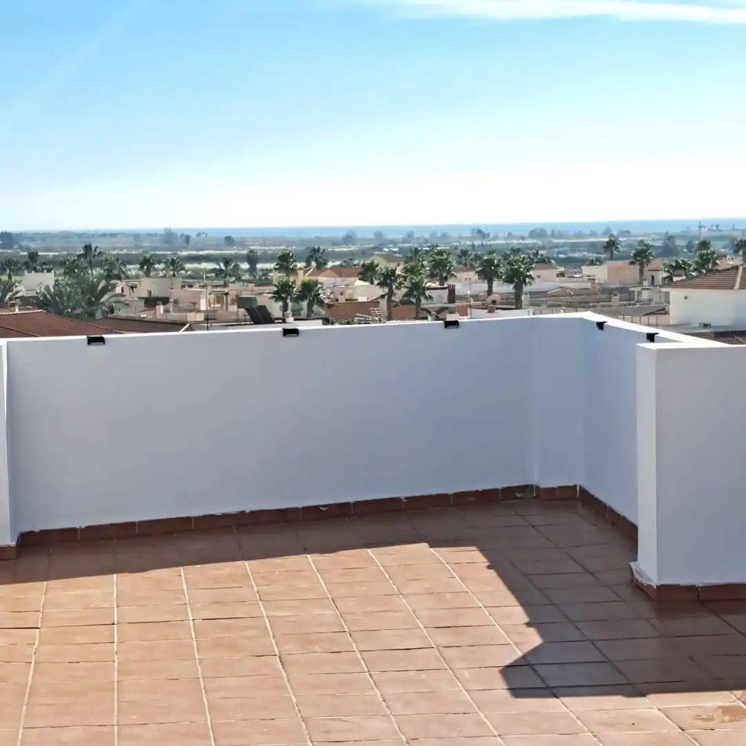 Ático con terraza en alquiler en Calle Fábrica Nueva 22