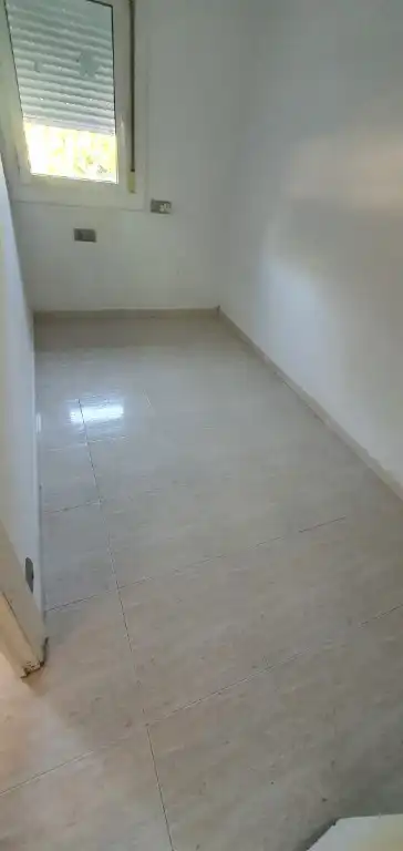 Flat with lift for sale in Plaça Badalona, imagen 3