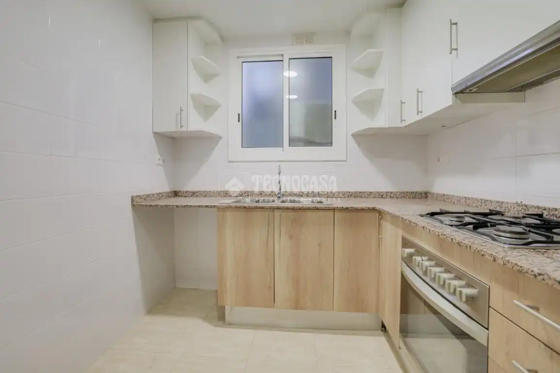 Cocina de Piso en venta en Barcelona con Aire acondicionado
