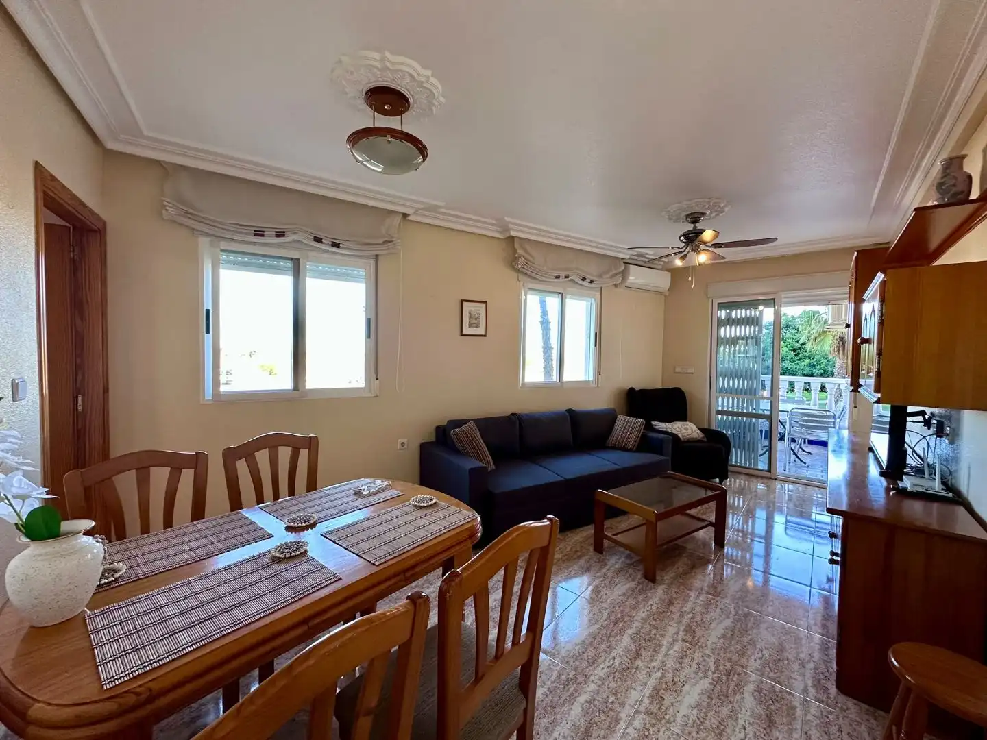 Living room of Flat for sale in Torrevieja  with Air Conditioner and Balcony