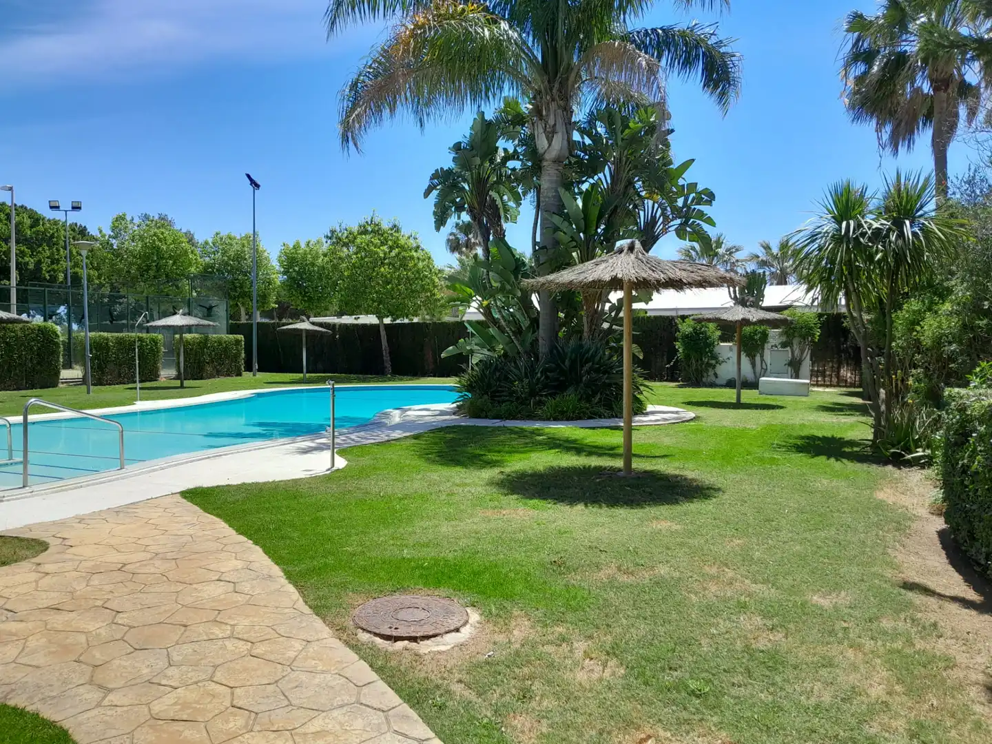 Piscina de Piso de alquiler en Rota con Aire acondicionado, Calefacción y Terraza