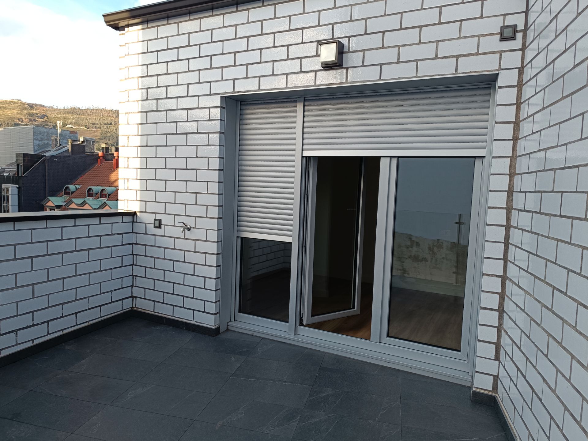 Vista exterior de Àtic en venda en Oviedo  amb Calefacció i Terrassa