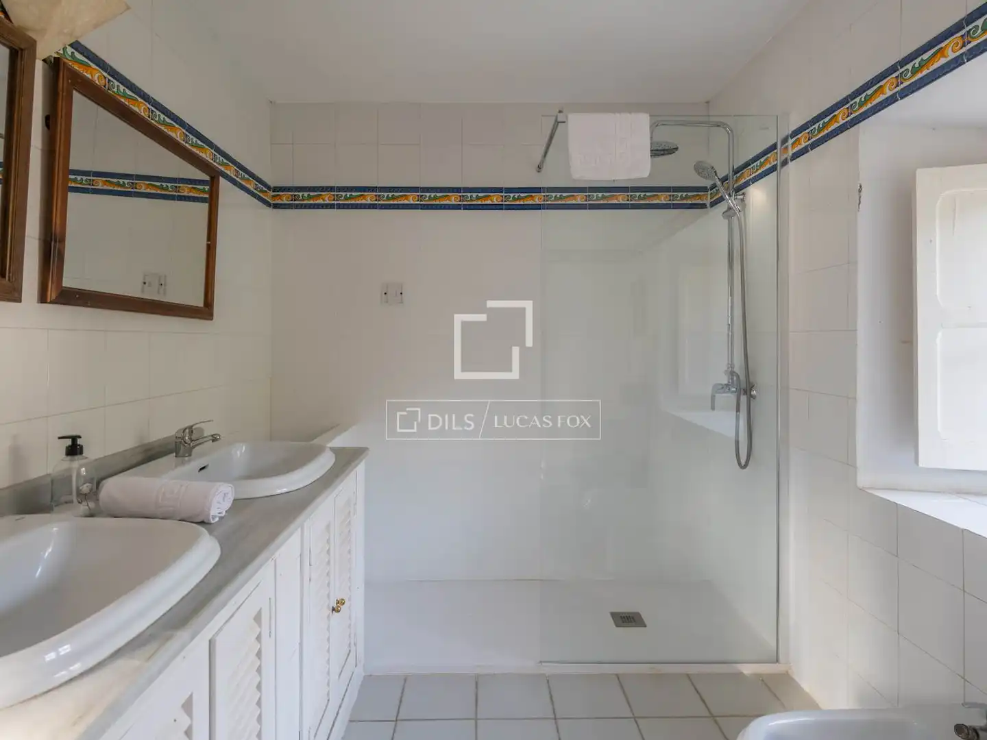 Bany de Finca rústica en venda en Málaga amb Jardí privat, Terrassa i Piscina