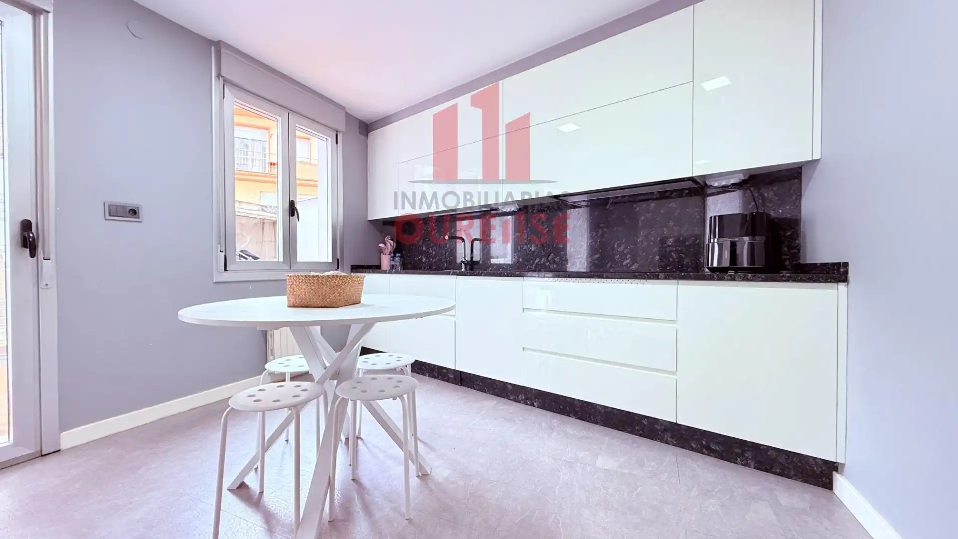 Kitchen of Flat for sale in Ourense Capital   with Heating, Storage room and Balcony