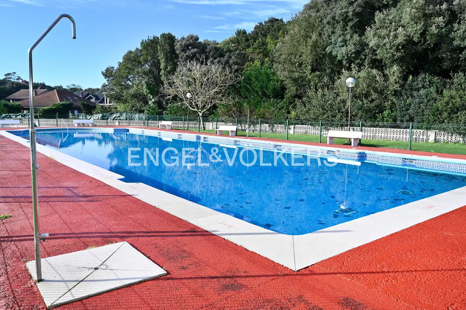 Piscina de Casa o xalet en venda en Bareyo amb Calefacció, Jardí privat i Terrassa