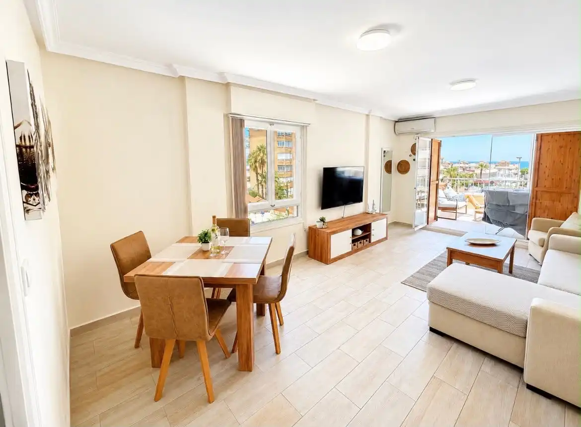 Sala d'estar de Apartament de lloguer en Torrevieja amb Aire condicionat, Calefacció i Moblat