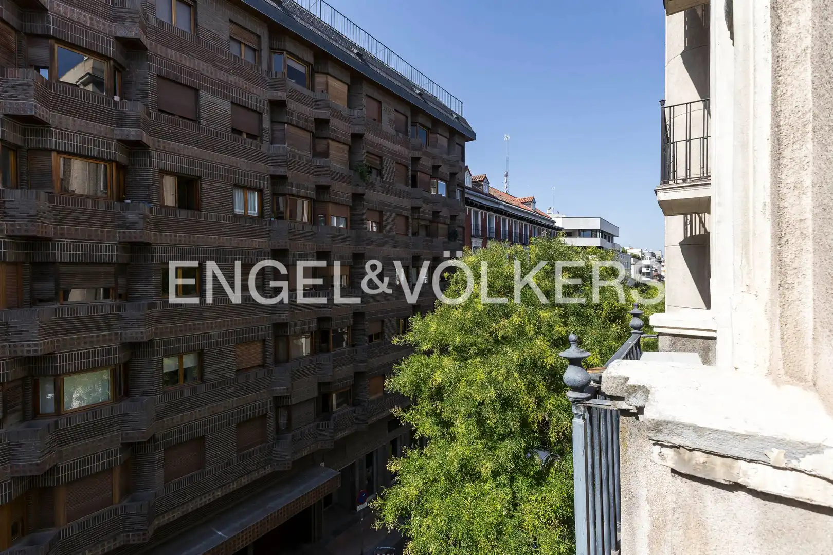 Außenansicht von Wohnung zur Miete in Madrid mit Klimaanlage, Heizung und Möbliert