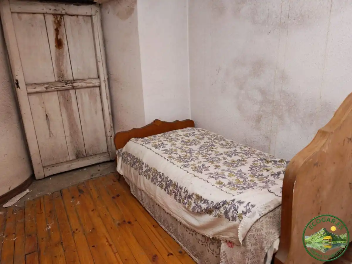 Dormitori de Casa o xalet en venda en Castropodame amb Jardí privat i Traster