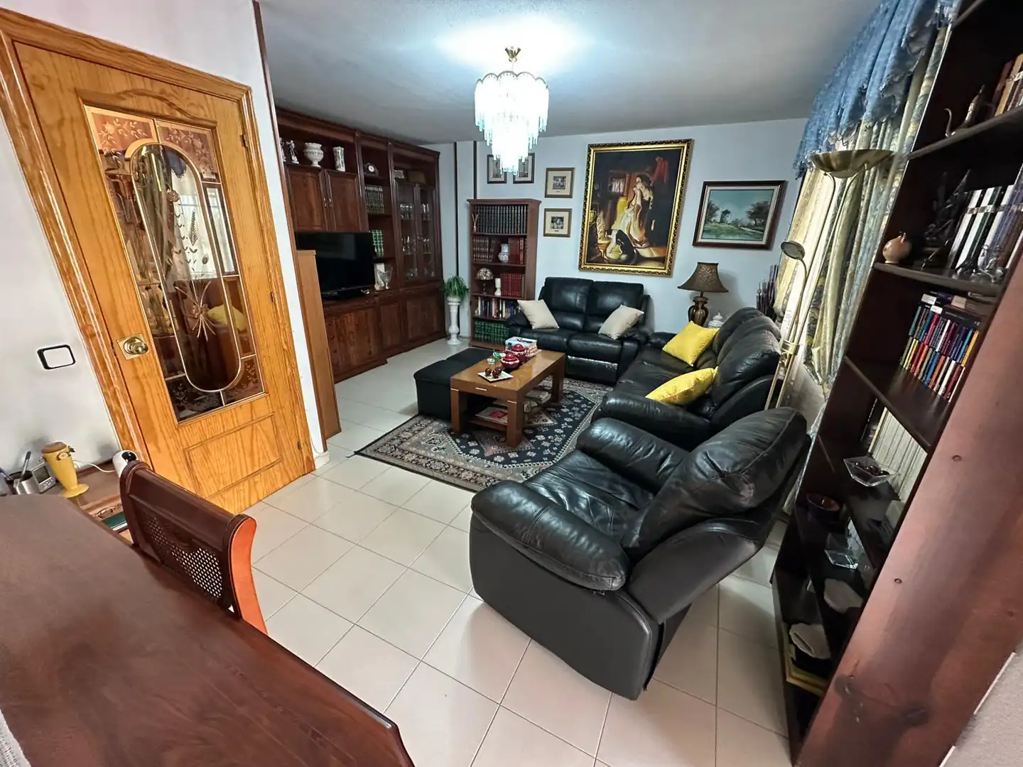 Sala d'estar de Casa adosada en venda en Parla amb Aire condicionat, Calefacció i Jardí privat