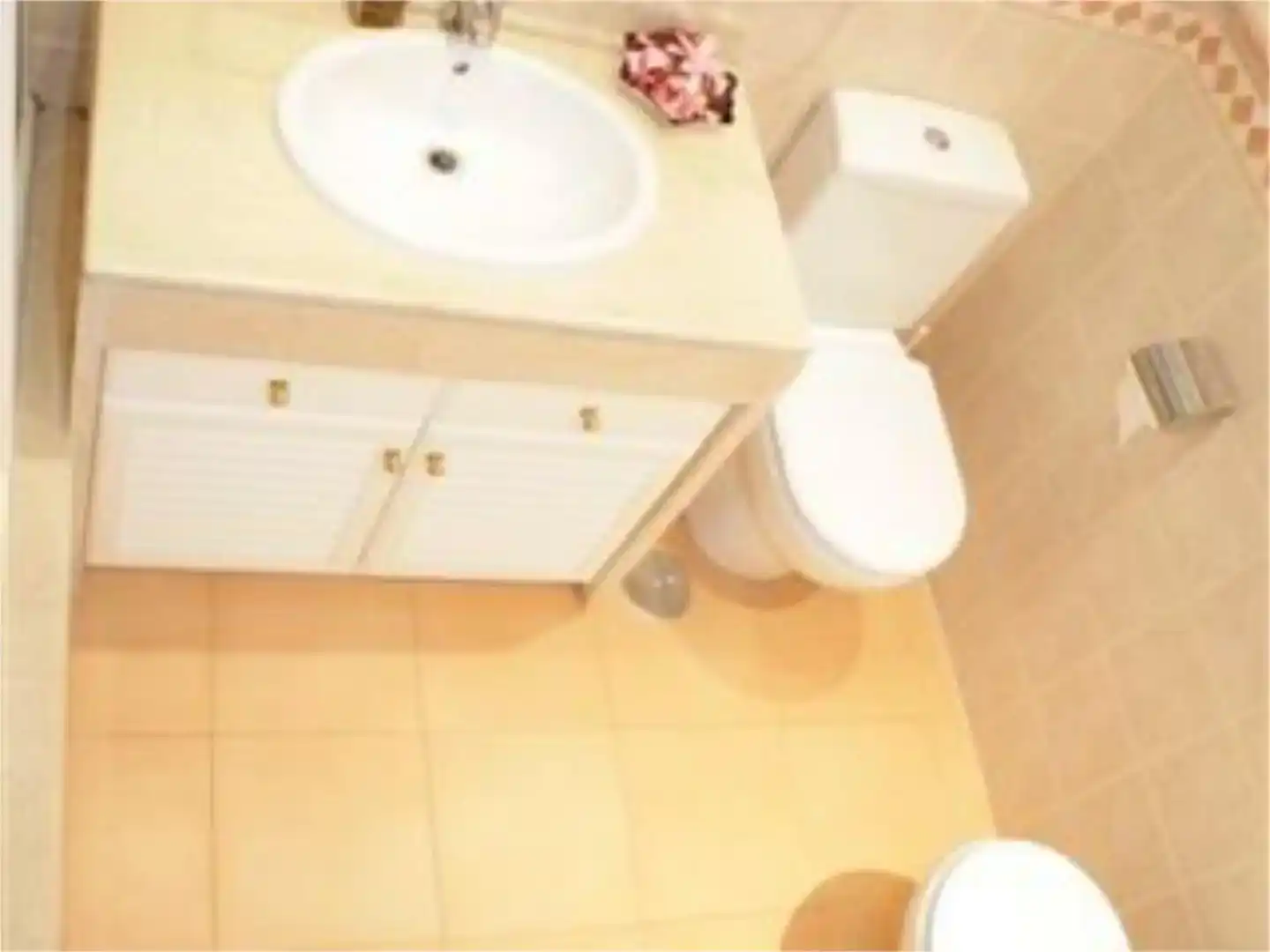 Baño de Piso de alquiler en Marbella con Aire acondicionado, Piscina y Amueblado