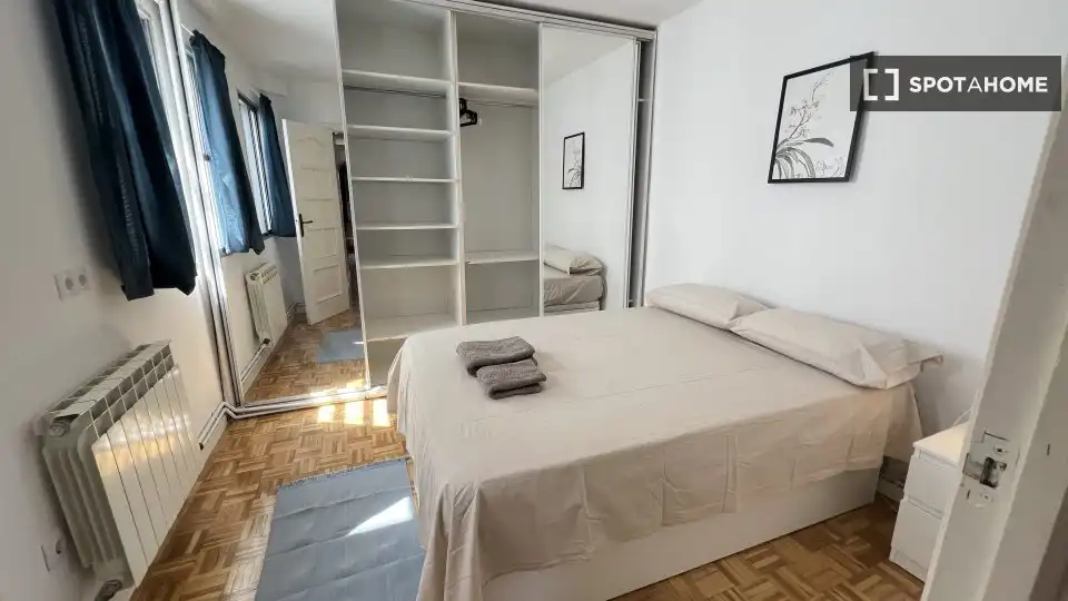 Bedroom of Flat for rent in Madrid  with Air Conditioner, Heating and Furnished