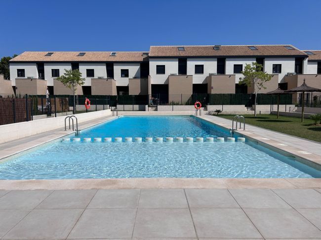 Swimming pool of Single-family semi-detached to rent in  Valencia Capital  with Heating, Private garden and Terrace
