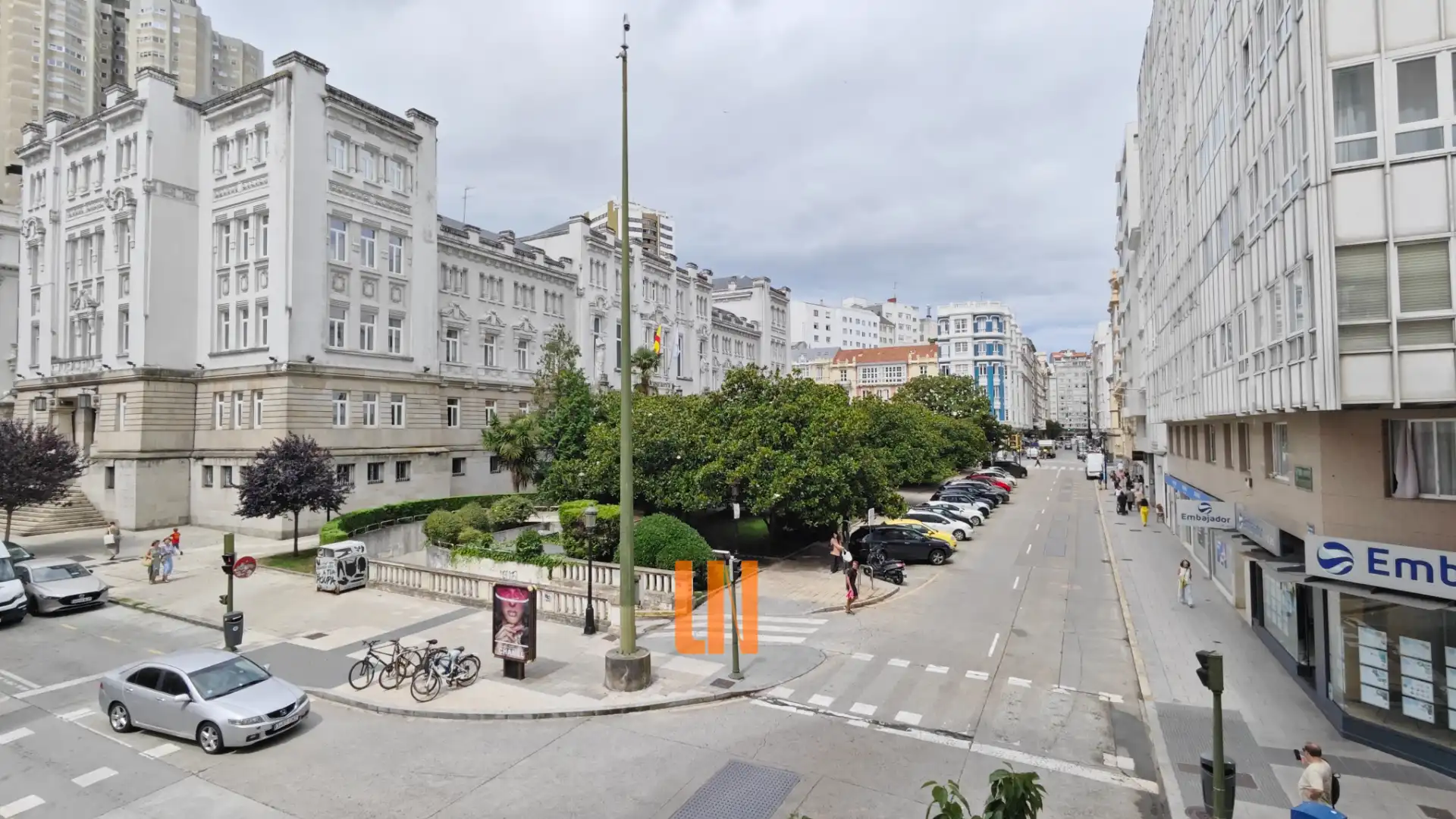 Vista exterior de Oficina de alquiler en A Coruña Capital  con Calefacción y Internet