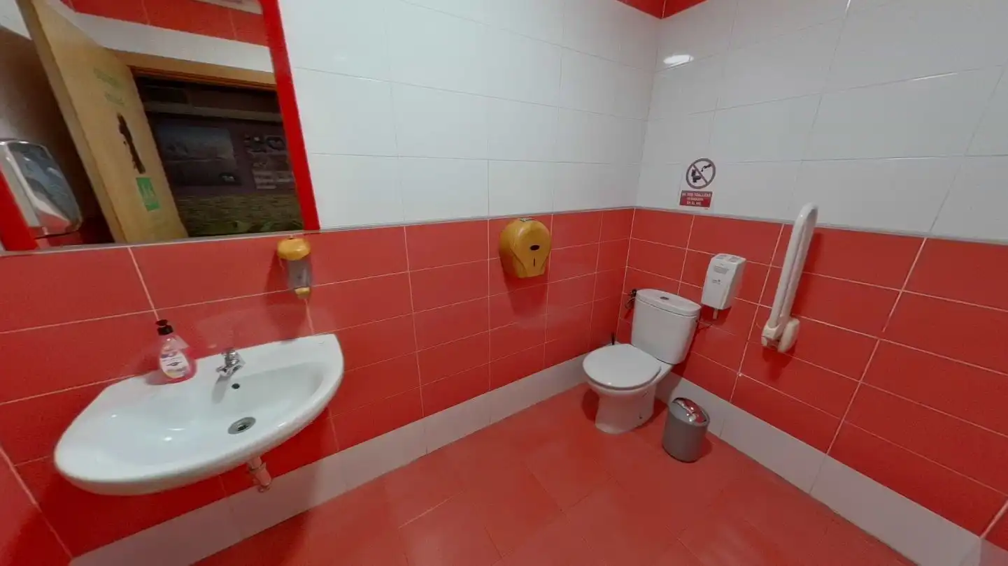 Baño de Local de alquiler en Consuegra con Aire acondicionado y Amueblado