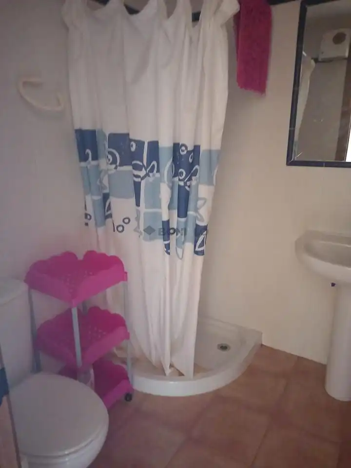 Baño de Piso en venta en Camarena de la Sierra con Calefacción, Parquet y Amueblado