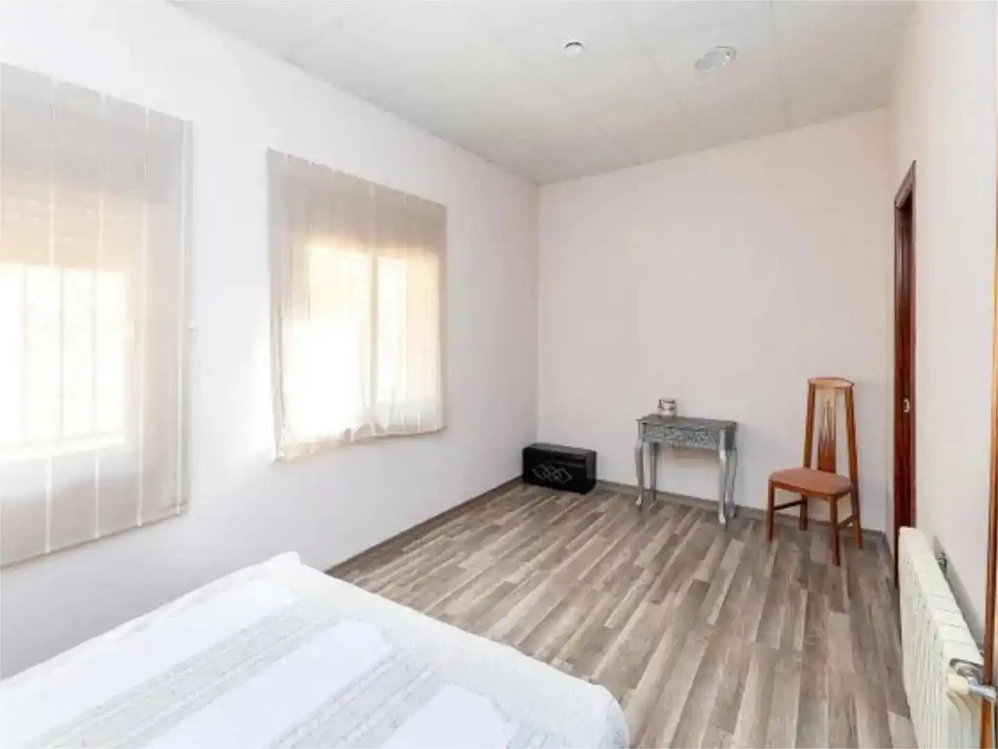Dormitori de Casa o xalet en venda en Huétor de Santillán amb Aire condicionat, Piscina i Balcó