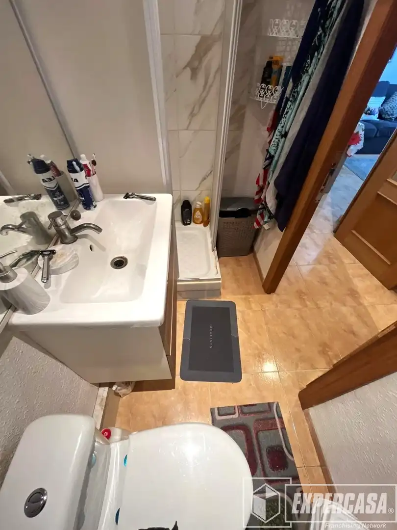 Bathroom of Flat for sale in Valencia  with Air Conditioner