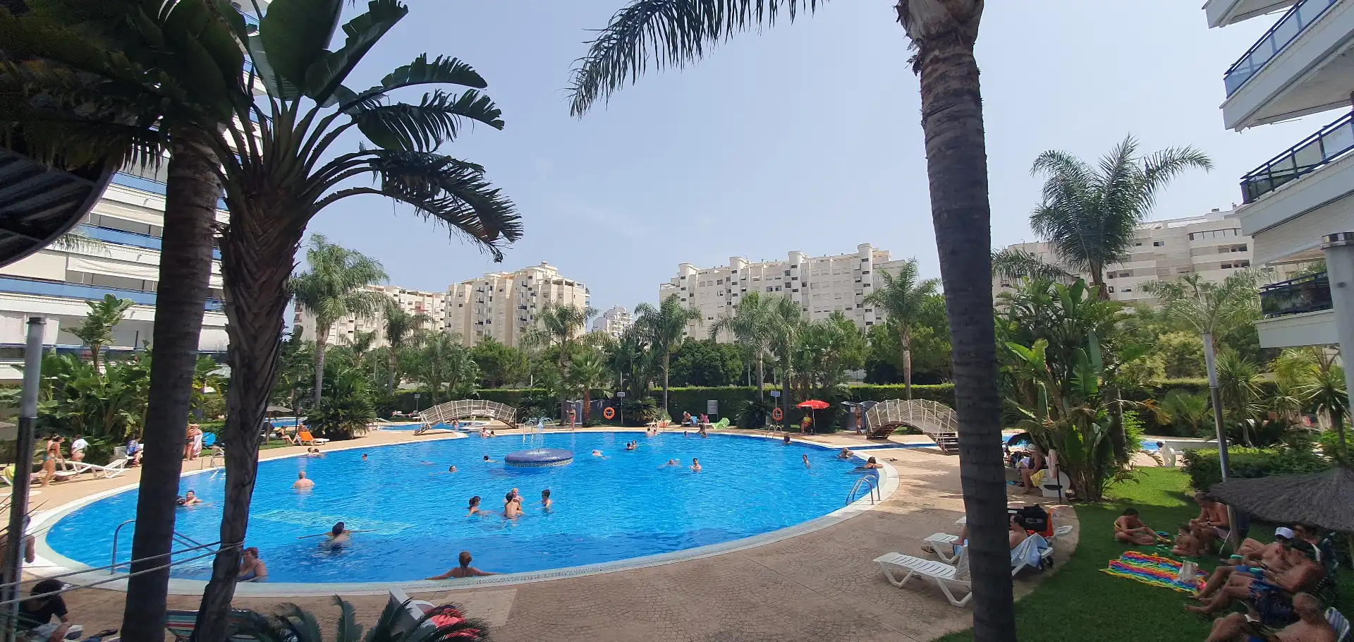 Piscina de Apartament de lloguer en Gandia amb Aire condicionat, Calefacció i Jardí privat