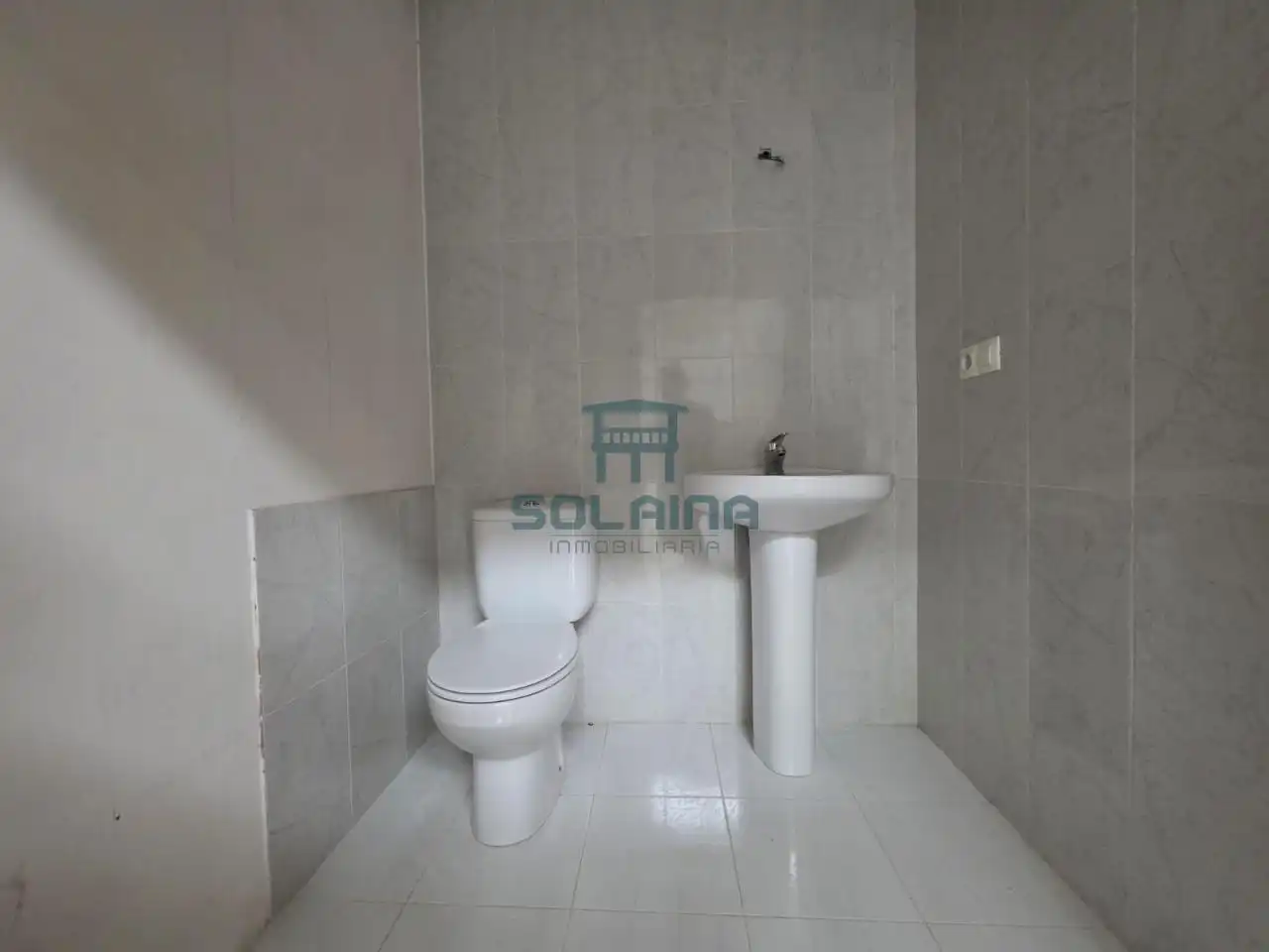 Bathroom of Industrial buildings for rent in San Cibrao das Viñas