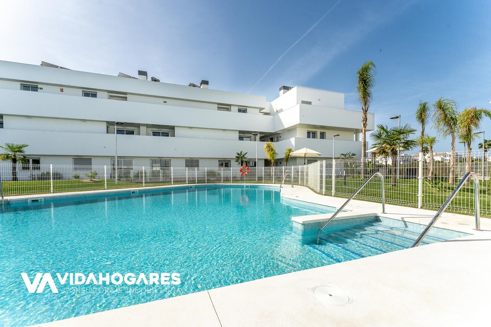 Außenansicht von Wohnung zum Verkauf in Rota mit Terrasse und Schwimmbad