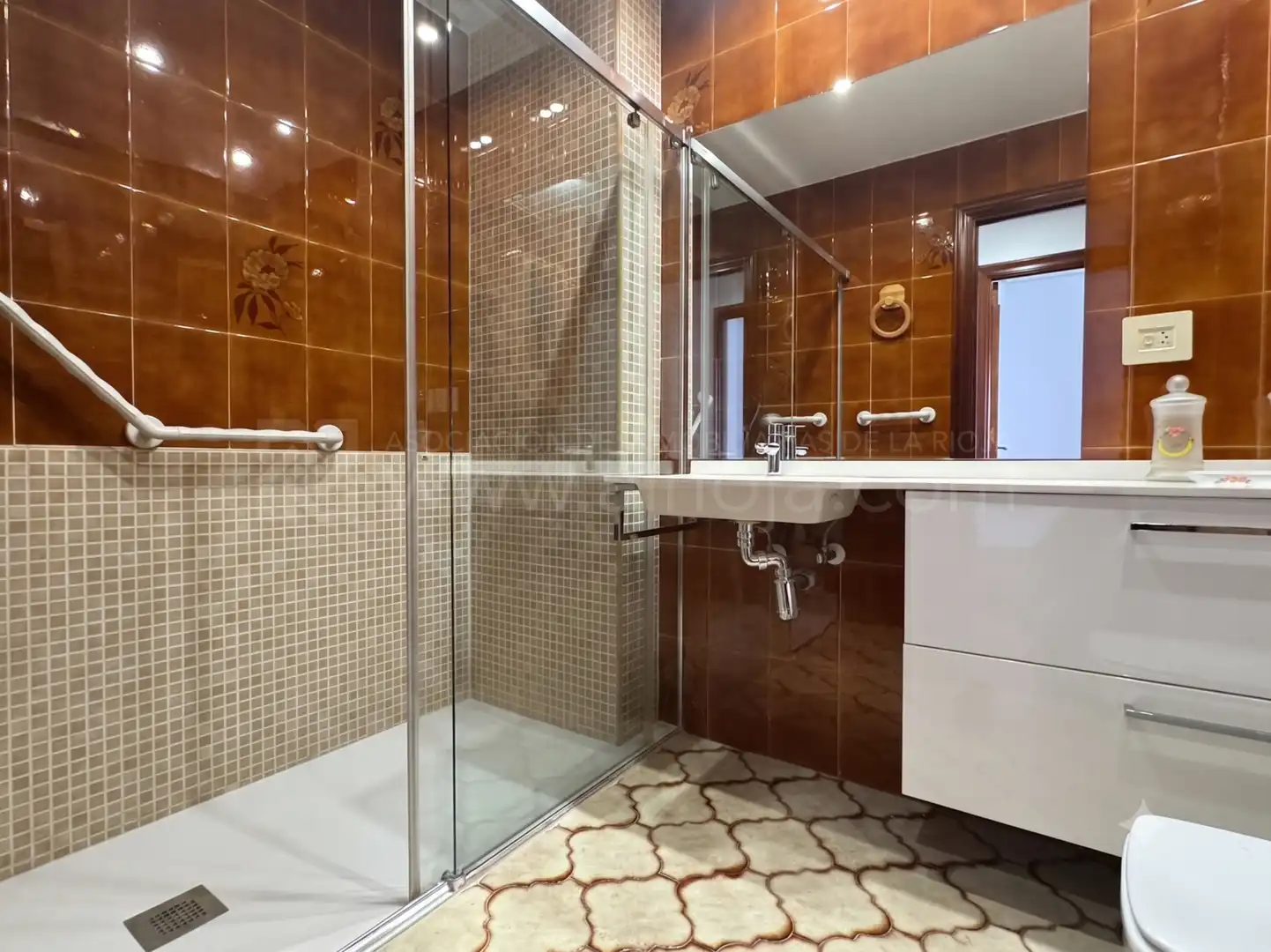 Bathroom of Flat for sale in  Logroño  with Heating, Parquet flooring and Terrace