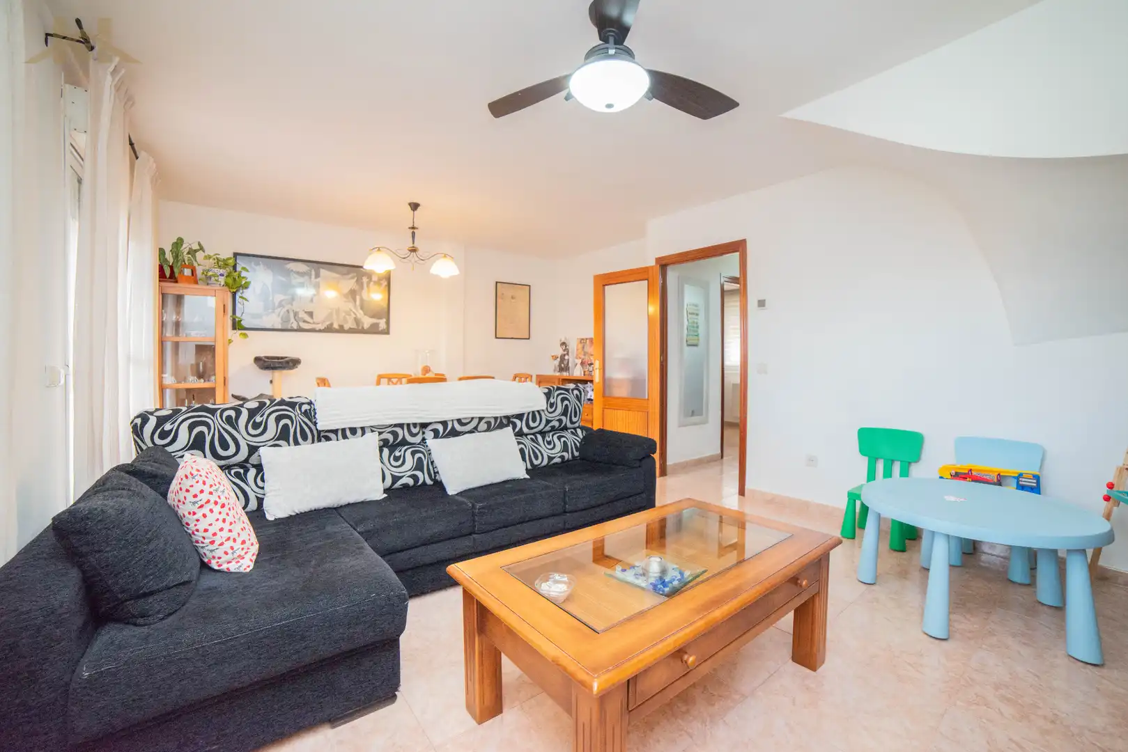 Sala de estar de Casa adosada en venta en Ciempozuelos con Aire acondicionado, Calefacción y Jardín privado