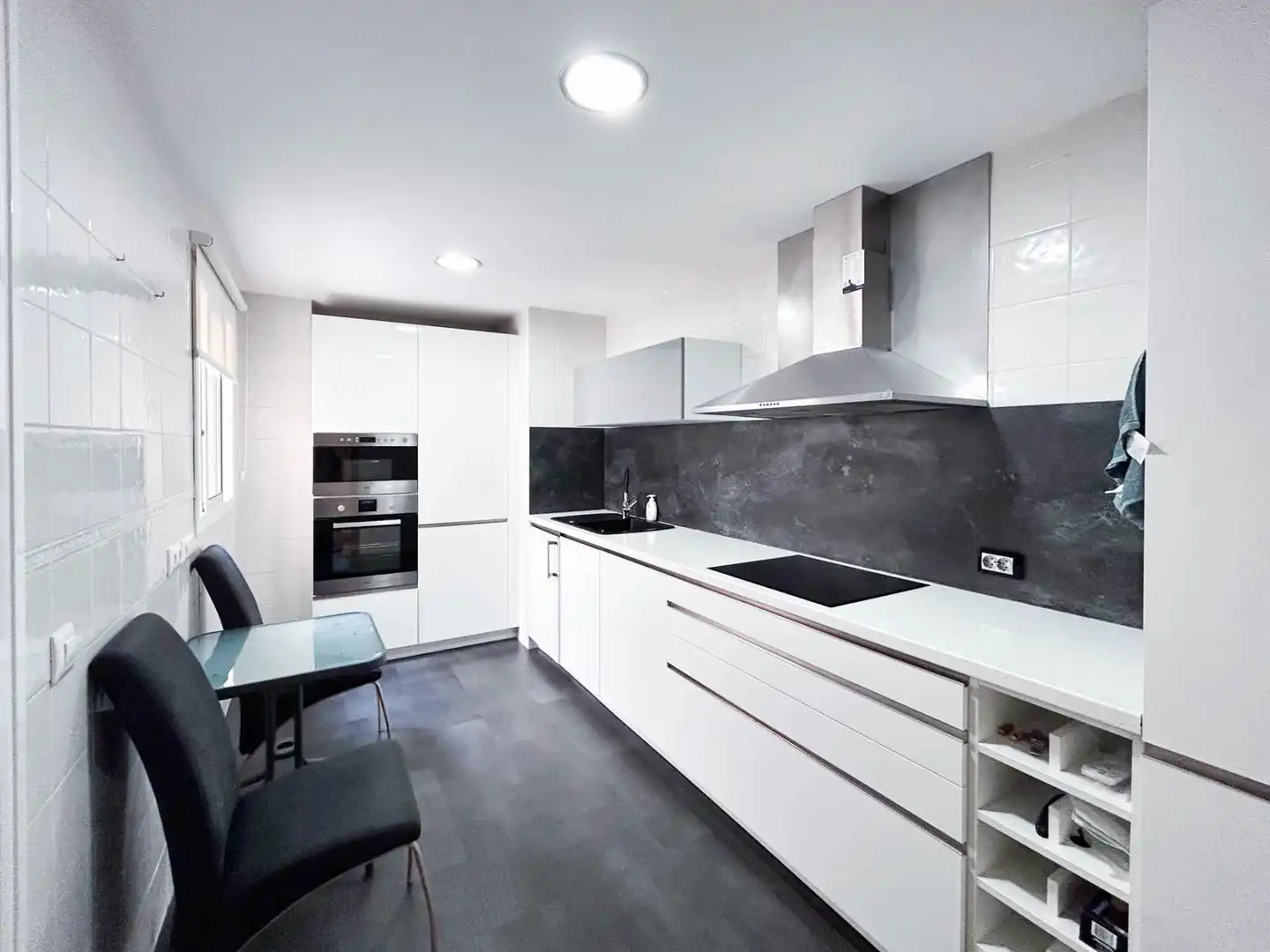 Kitchen of Flat for rent in Paterna  with Air Conditioner, Heating and Private garden