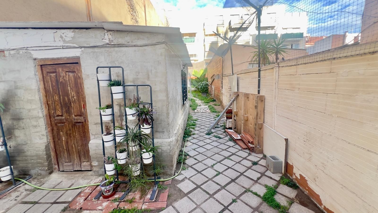Vista exterior de Casa o xalet en venda en Badalona amb Jardí privat