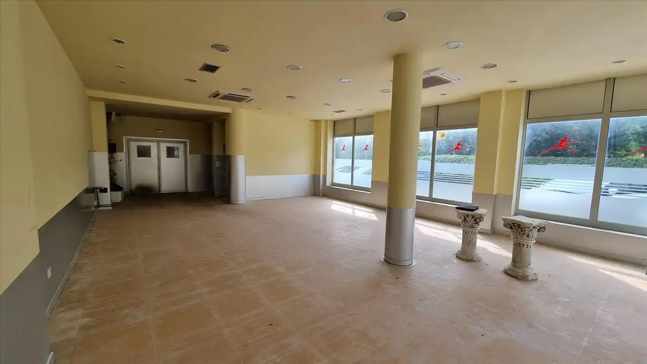 Commercial properties for sale in KRYSTAL PARC.PEÑA ROCIAS URB. BEZANA LAGO UAU-1 C/, Bezana - Prezanes