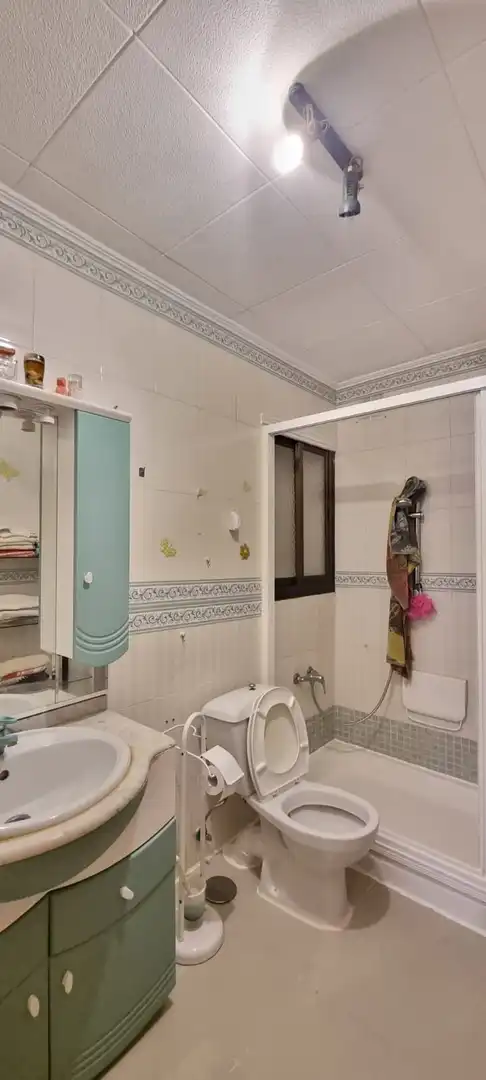 Bathroom of Flat for rent in Torrijos  with Air Conditioner and Furnished