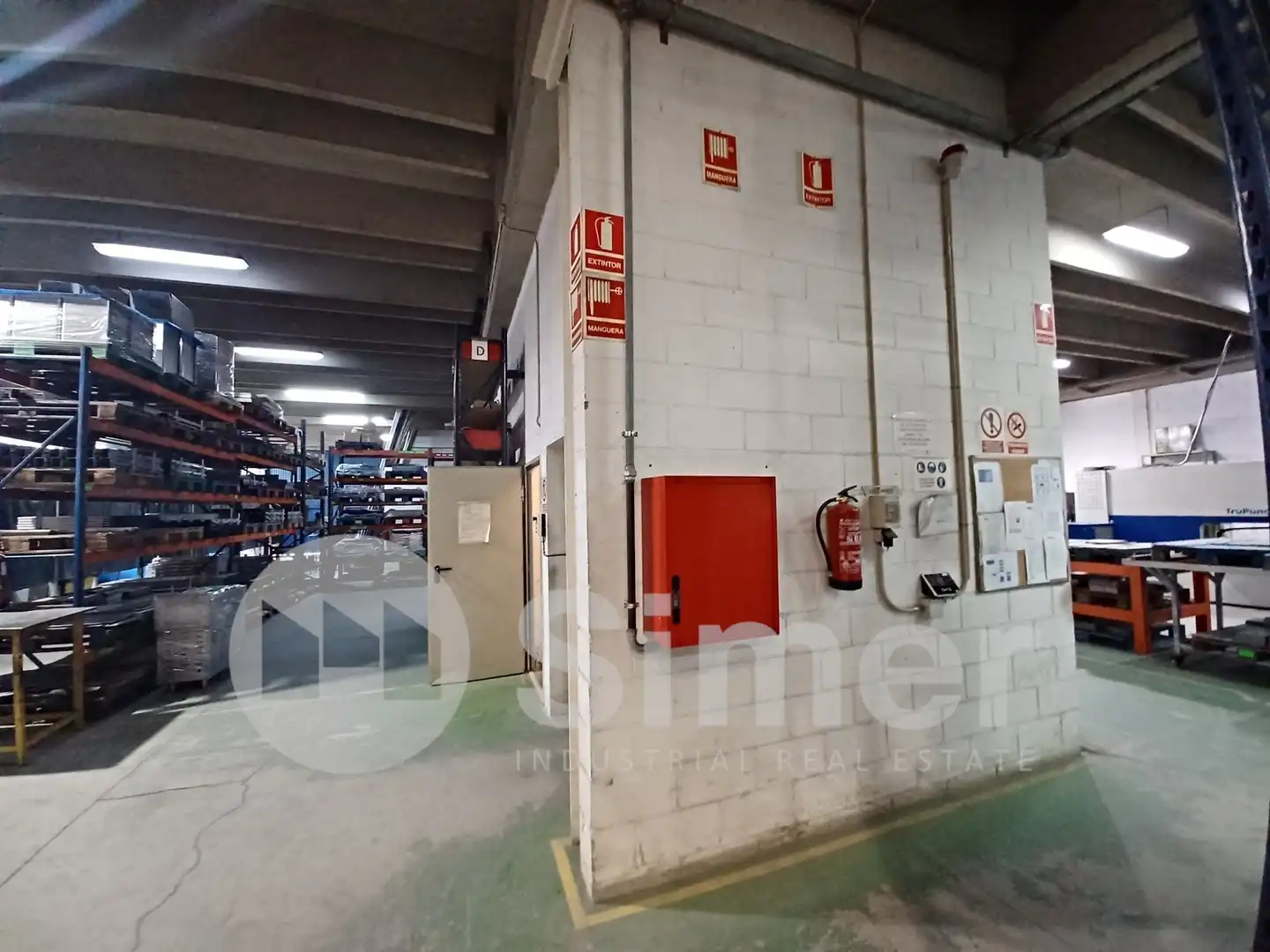 Fabrikhallen zum Verkauf in Montcada i Reixac
