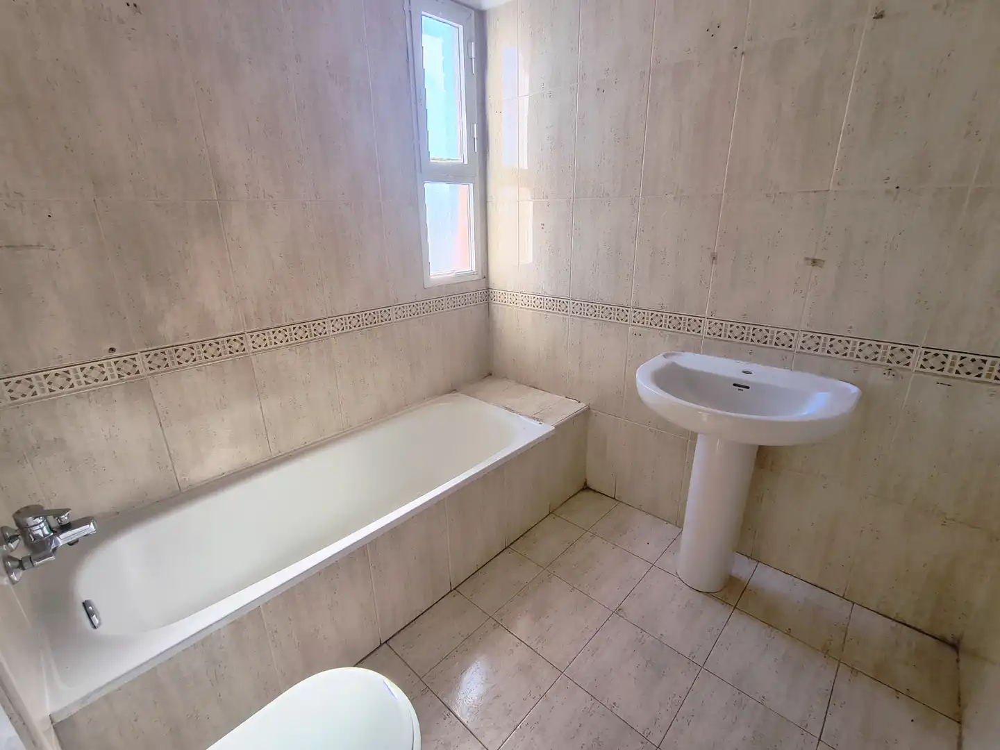 Bany de Pis en venda en Alicante / Alacant amb Terrassa, Traster i Piscina comunitària
