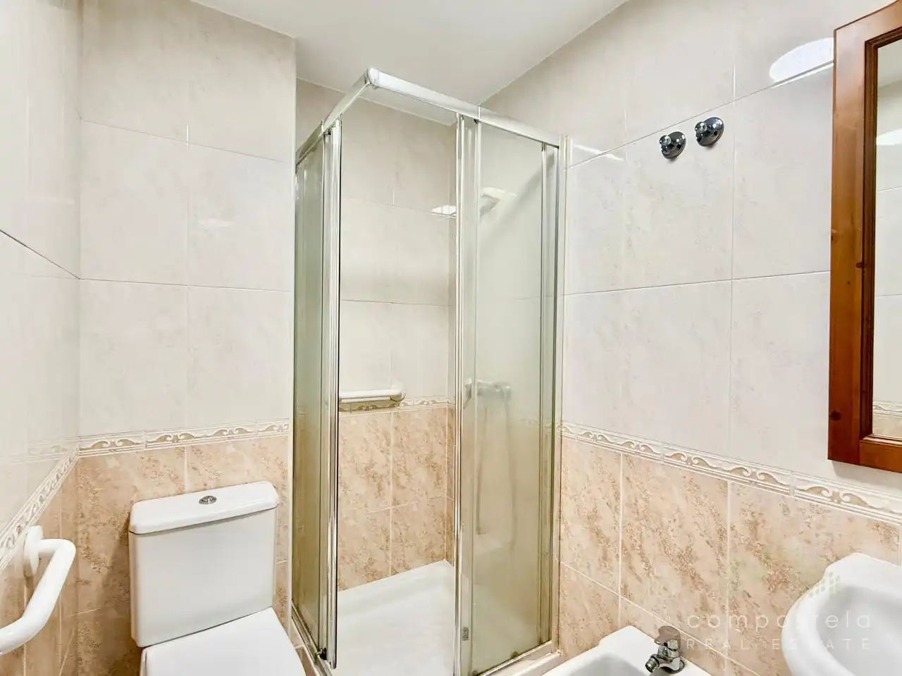 Bathroom of Flat for rent in Ames  with Heating, Storage room and Balcony