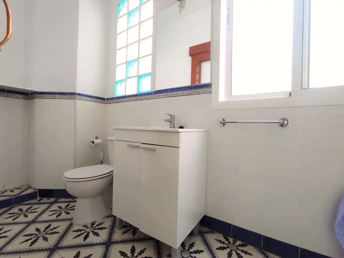 Bathroom of Flat for sale in Alcalá de Guadaira  with Terrace and Internet