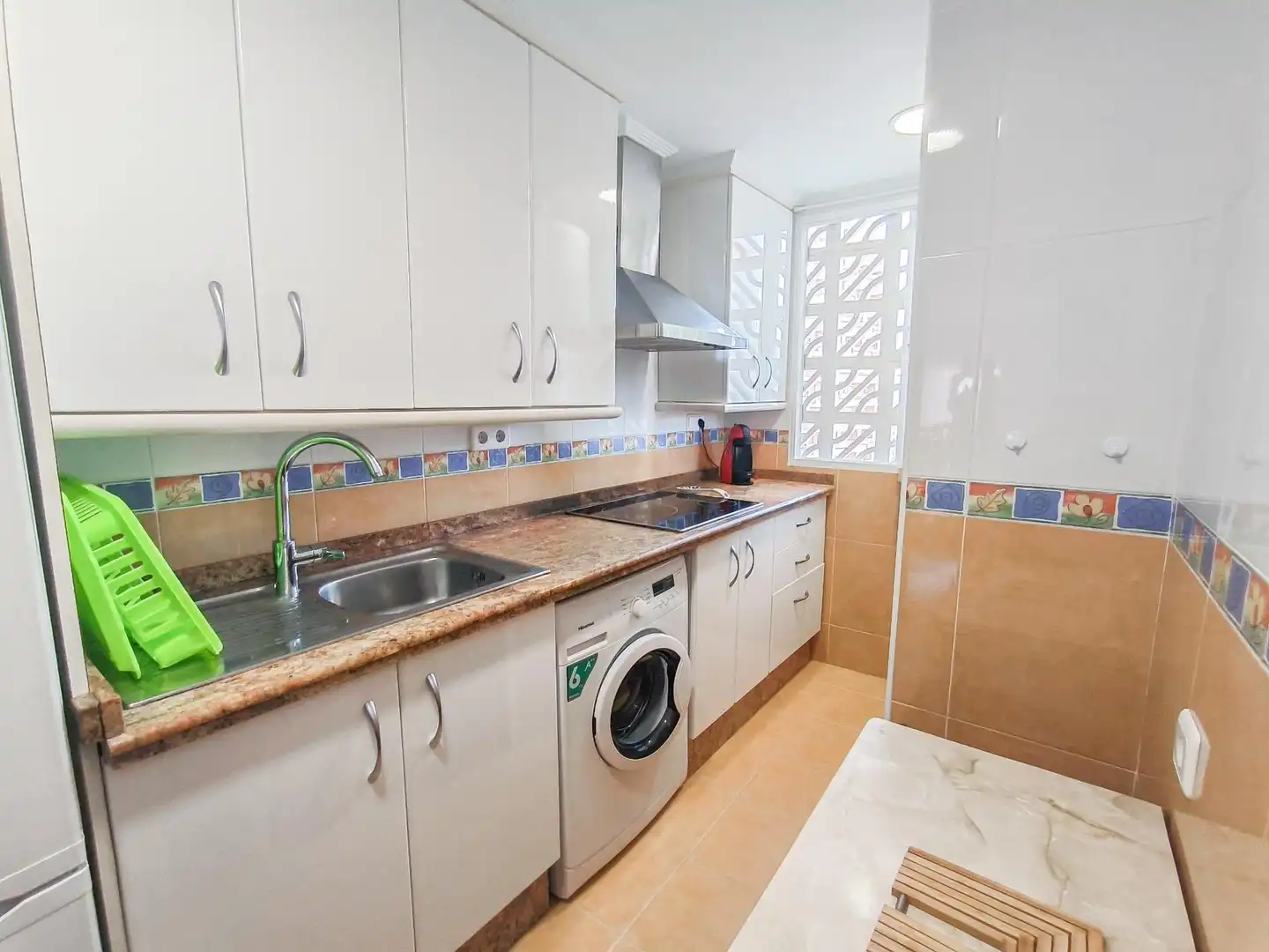 Küche von Wohnung zum Verkauf in Benidorm mit Klimaanlage, Parkett und Terrasse