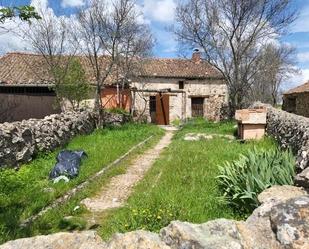 Casa o xalet en venda en Turégano amb Jardí privat