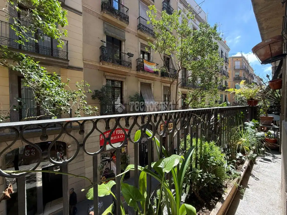 Vista exterior de Piso en venta en Barcelona