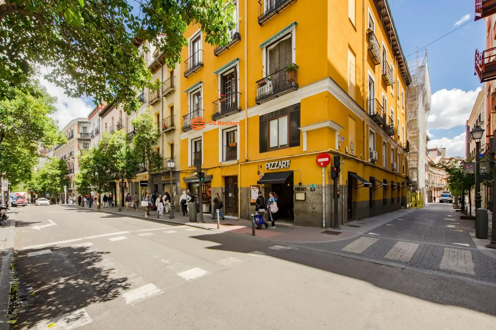 Vista exterior de Pis en venda en Madrid amb Terrassa